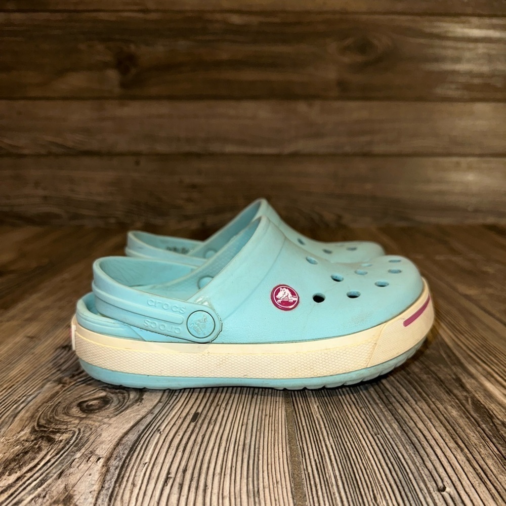 CROCS Blue and Pink Classic Clogs Water Shoes with Ventilation Size Junior 1